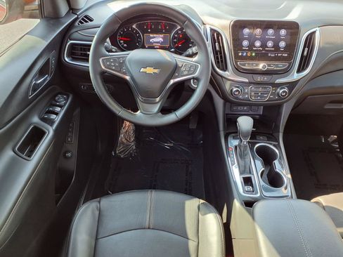 Used 2024 Chevrolet Equinox Premier AWD/4WD image 2