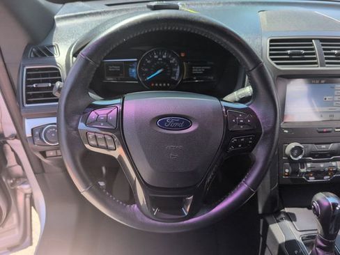 Used 2019 Ford Explorer XLT w/ Equipment Group 202A FWD image 12