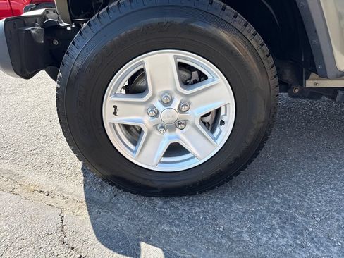 Used 2020 Jeep Gladiator Sport w/ Quick Order Package 24S AWD/4WD image 26