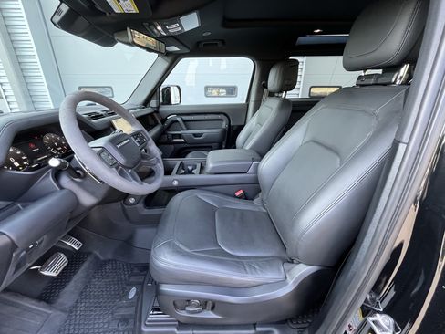 Used 2023 Land Rover Defender 90 V8 AWD/4WD image 19