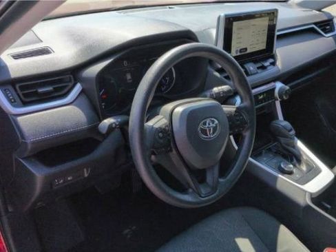 Used 2025 Toyota RAV4 XLE image 9
