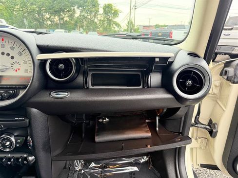Used 2013 MINI Cooper Clubman FWD image 24