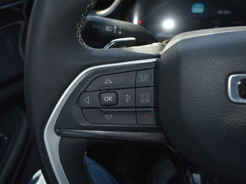 Used 2023 Jeep Grand Cherokee L Laredo image 15