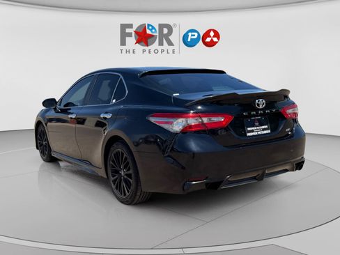 Used 2018 Toyota Camry SE w/ Convenience Package FWD image 3