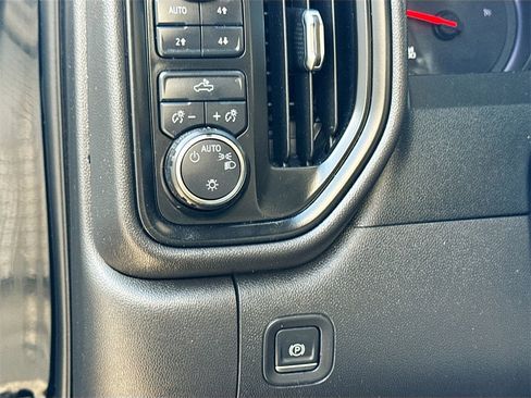 Used 2022 Chevrolet Silverado 1500 Custom Trail Boss image 10