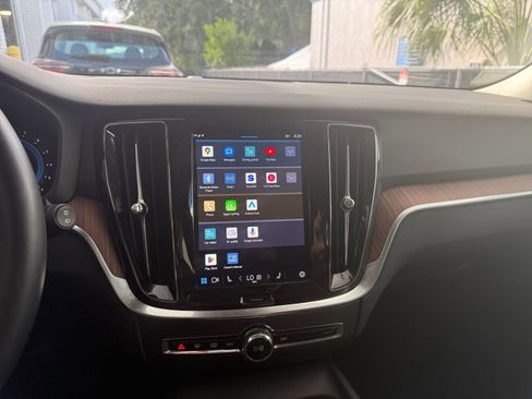 Used 2025 Volvo V60 B5 Cross Country Plus image 18