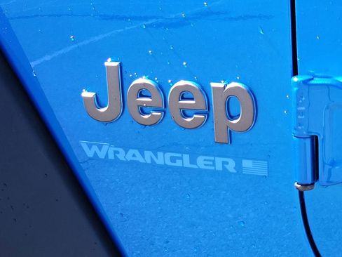 Used 2023 Jeep Wrangler Unlimited Rubicon 4xe w/ Cold Weather Group AWD/4WD image 10