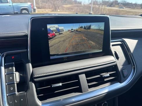 Used 2023 Chevrolet Suburban Premier image 18