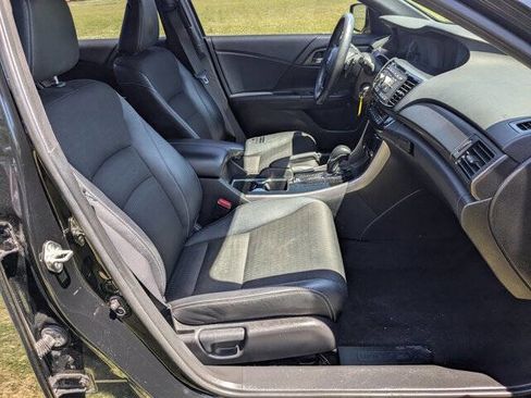 Used 2017 Honda Accord Sport image 33