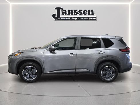 Used 2025 Nissan Rogue SV FWD image 2