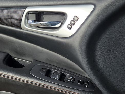 Used 2019 Nissan Pathfinder SL image 20