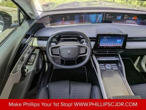 Used 2025 Lincoln Nautilus Reserve AWD/4WD image 15