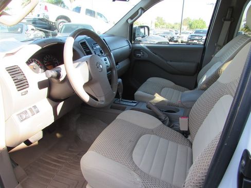 Used 2012 Nissan Frontier SV RWD image 9