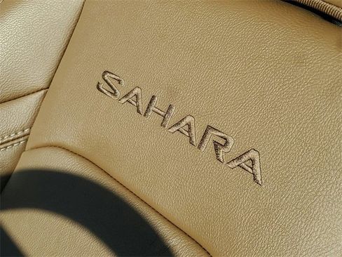 Used 2023 Jeep Wrangler Unlimited Sahara w/ Dual Top Group image 6