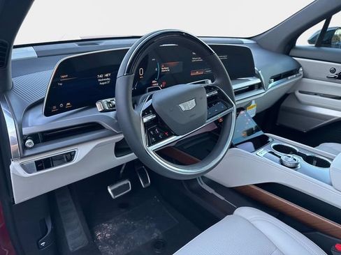 New 2026 Cadillac Vistiq Sport w/ LPO, Floor Liner Package image 18