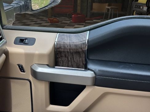 Used 2017 Ford F250 Lariat w/ Lariat Ultimate Package AWD/4WD image 11