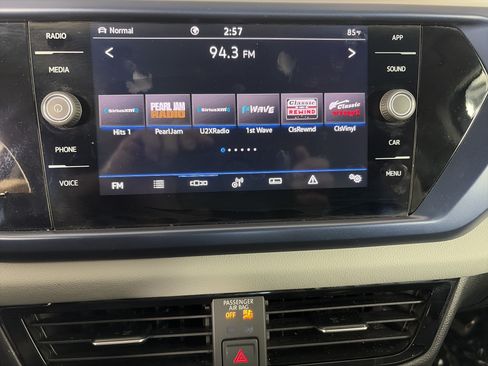 Used 2022 Volkswagen Taos SE FWD image 19