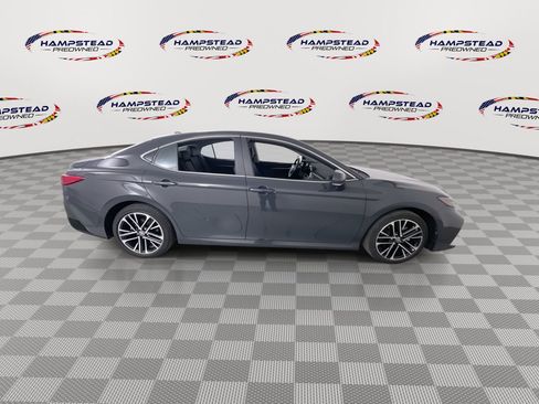 Used 2025 Toyota Camry XLE FWD image 9