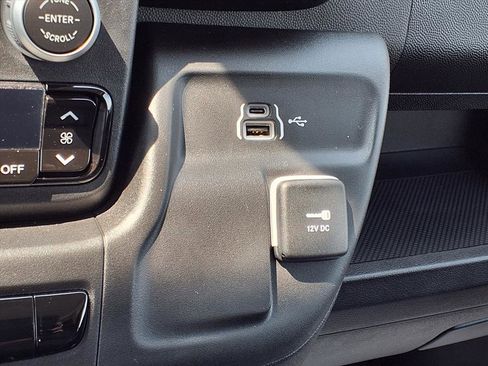 Used 2025 RAM ProMaster 2500 w/ Convenience Group image 8