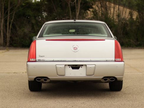 Used 2007 Cadillac DTS Luxury II image 6