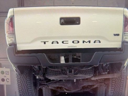 Used 2021 Toyota Tacoma TRD Off-Road image 11