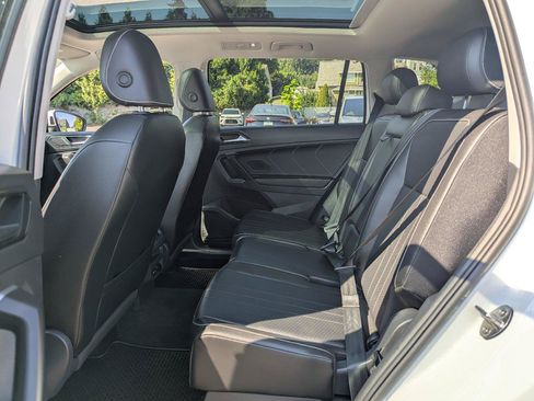 Used 2024 Volkswagen Tiguan SE w/ Panoramic Sunroof Package AWD/4WD image 27