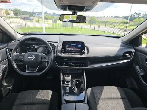 Used 2025 Nissan Rogue SV FWD image 24