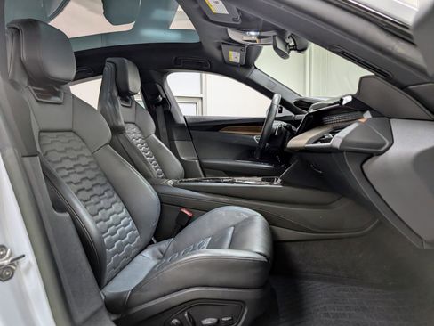 Used 2023 Audi e-tron GT Premium Plus image 24