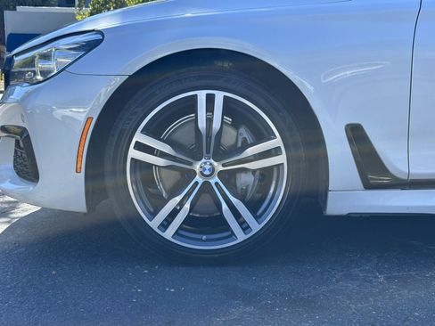 Used 2018 BMW 740i RWD image 13