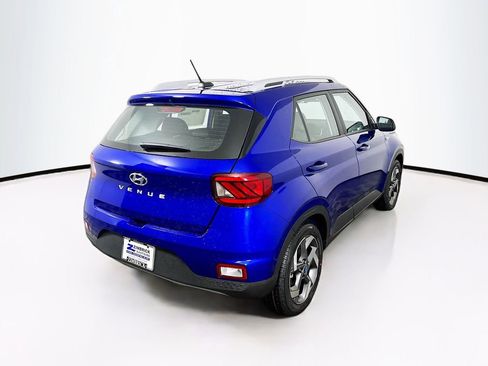 Certified 2025 Hyundai Venue SEL image 9