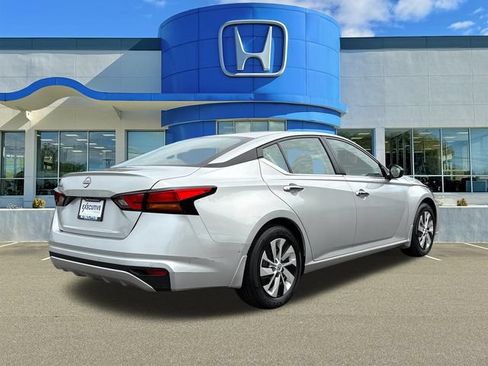 Used 2024 Nissan Altima 2.5 S FWD image 2