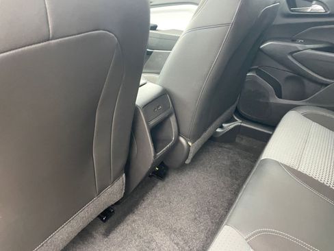 Used 2025 Chevrolet Trax LT image 23