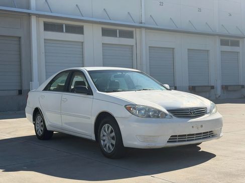 Used 2005 Toyota Camry XLE image 4