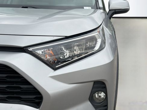 Used 2020 Toyota RAV4 XLE Premium image 10