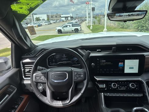 Used 2024 GMC Sierra 3500 Denali Ultimate AWD/4WD image 16