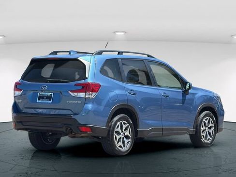 Used 2020 Subaru Forester Premium AWD/4WD image 7