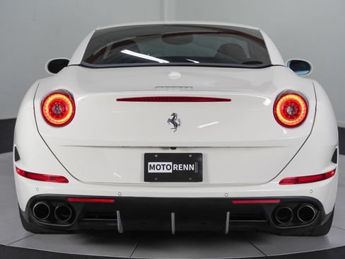 Used 2016 Ferrari California T RWD image 8