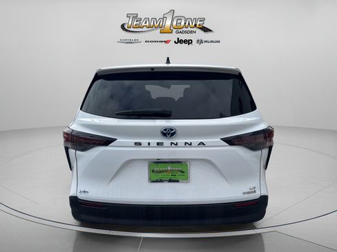 Used 2023 Toyota Sienna LE FWD image 7