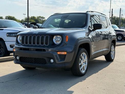 Used 2022 Jeep Renegade Latitude AWD/4WD image 2