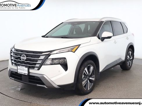 Used 2024 Nissan Rogue SL image 1