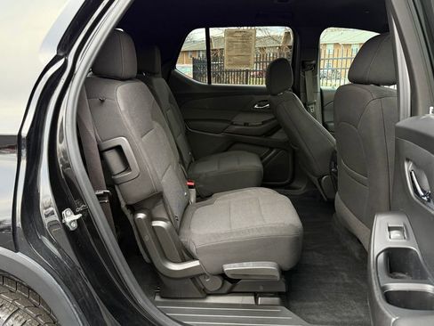 Used 2022 Chevrolet Traverse LT image 15