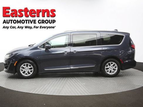 Used 2020 Chrysler Pacifica Touring-L FWD image 62