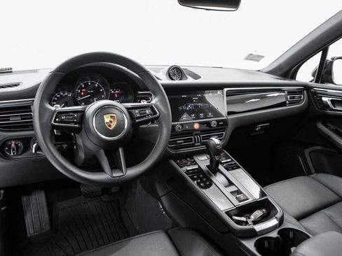 Certified 2026 Porsche Macan AWD/4WD image 13