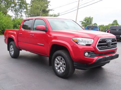Used 2019 Toyota Tacoma TRD Off-Road image 8