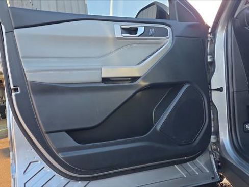 Used 2022 Ford Explorer XLT w/ Equipment Group 202A image 16