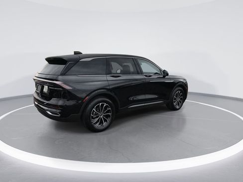 Used 2025 Lincoln Nautilus Premier image 8