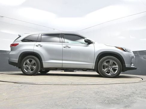 Used 2019 Toyota Highlander Limited Platinum image 42