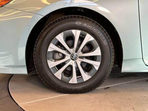 Used 2019 Toyota Prius XLE AWD/4WD image 25