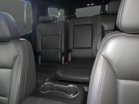Used 2025 Chevrolet Suburban Z71 AWD/4WD image 14