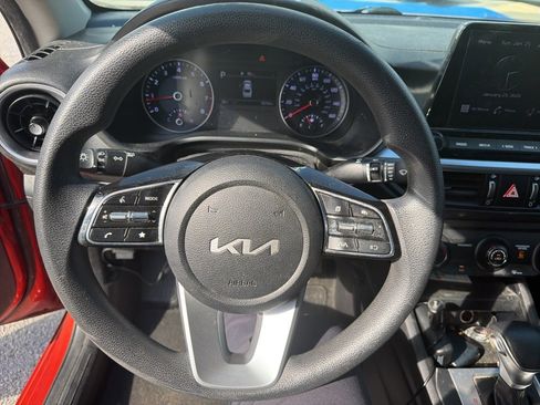 Used 2022 Kia Forte LXS w/ LXS Technology Package image 4